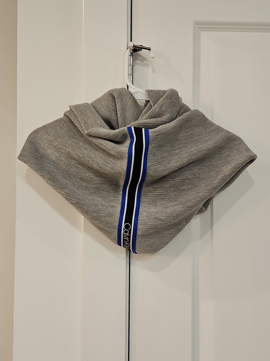 NWT Calvin Klein Gray Infinity Scarf with Blue Accent - Picture 5 of 12